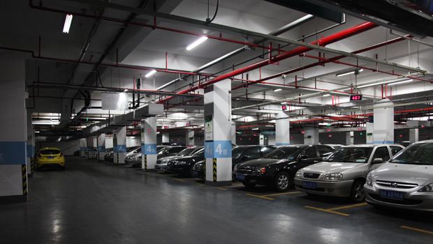 城市小區地下停車場的收費權 物業公司能否隨意定價？